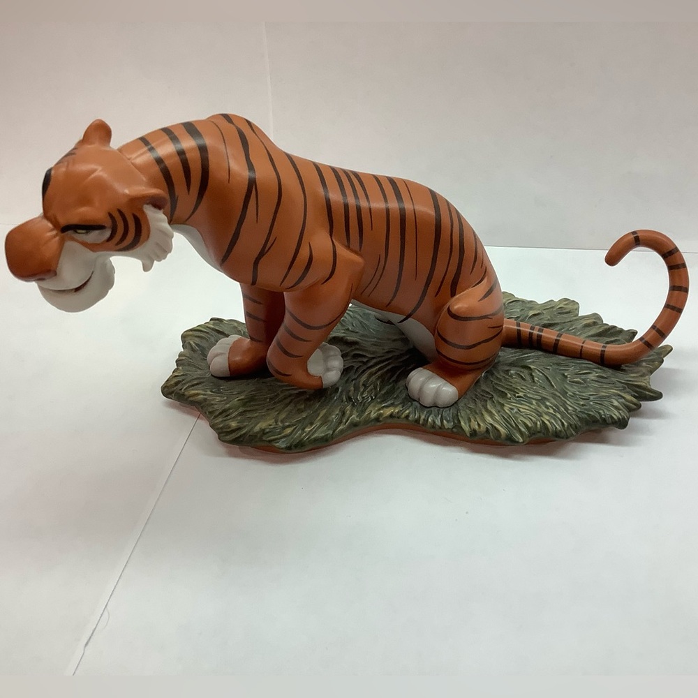 Walt Disney collection “ Everyone Runs from Shere Khan” with box